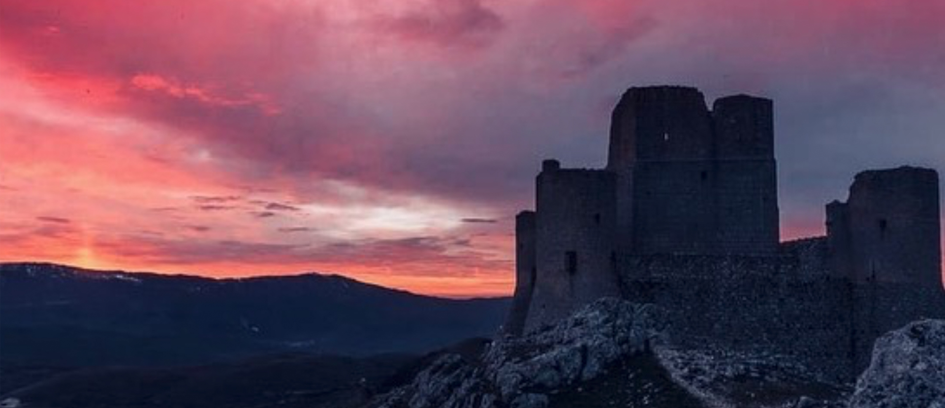 Tramonto e castello diroccato